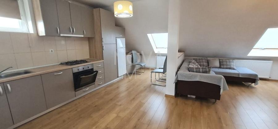 Apartament cu 3 camere decomandat, mobilat în Turnișor