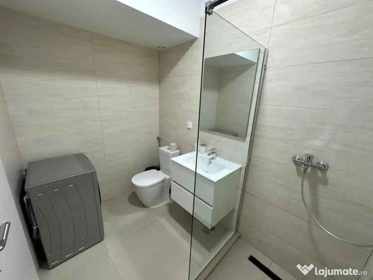 Apartament cu 3 camere decomandat în Rafinaria Vega