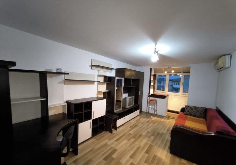 Apartament cu 2 camere semidecomandat în Micro 9