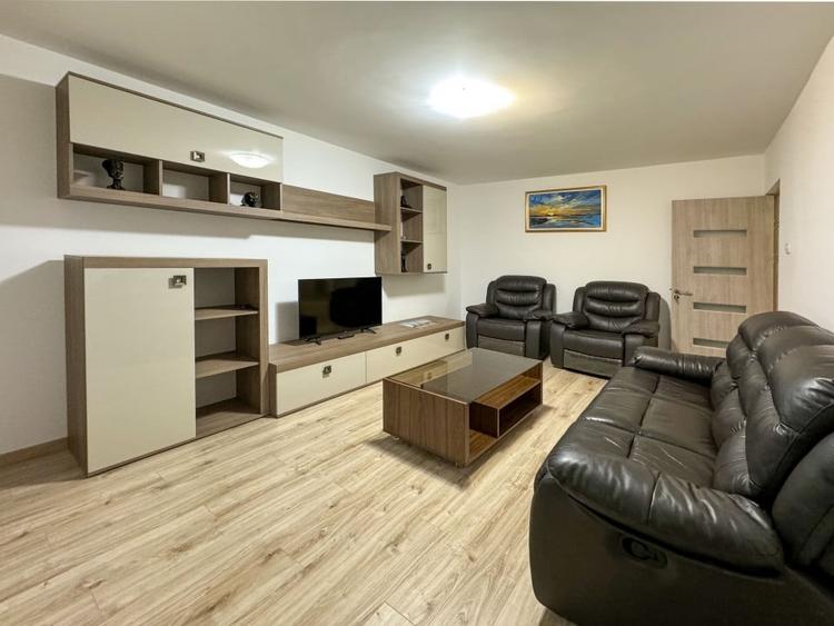Apartament cu 2 camere decomandat, mobilat în Far