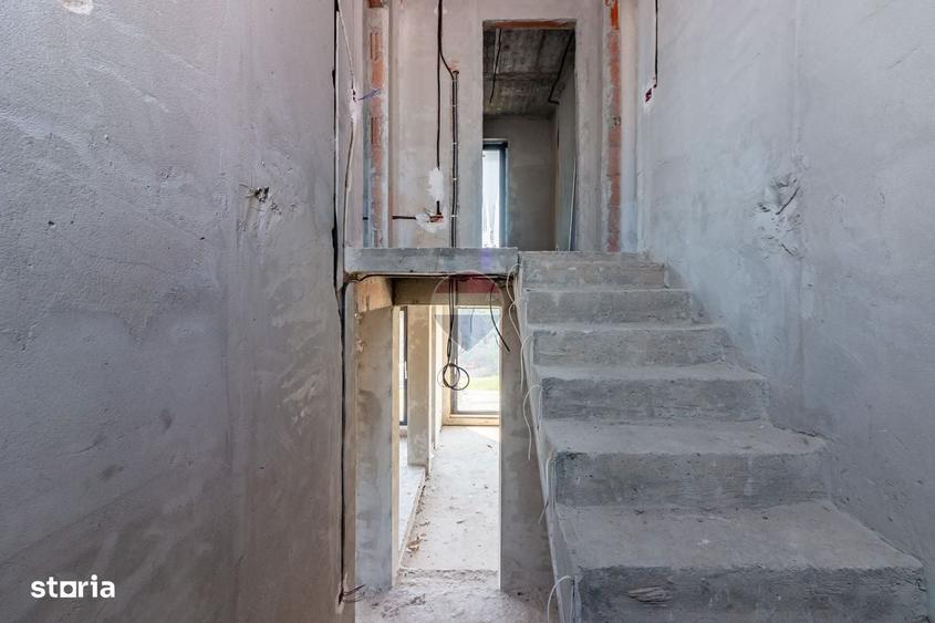 Casă cu 4 camere în Ostratu