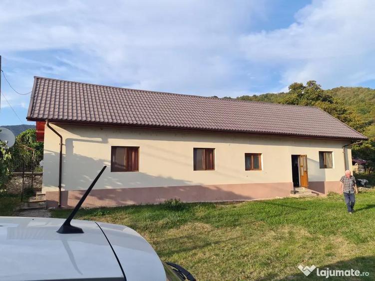 Casă cu 4 camere în Gureni