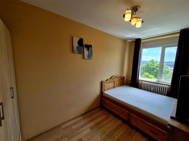 Apartament cu 3 camere semidecomandat în Tătărași