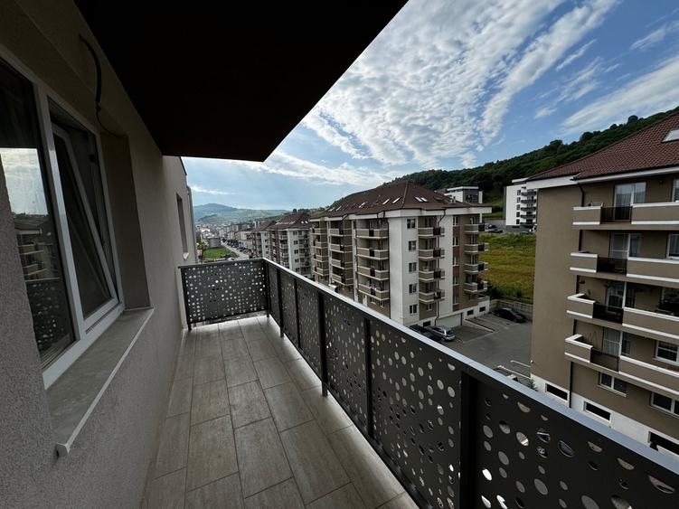Apartament cu 3 camere semidecomandat în Florești