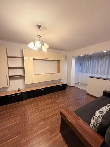 Apartament cu 2 camere decomandat în Titan