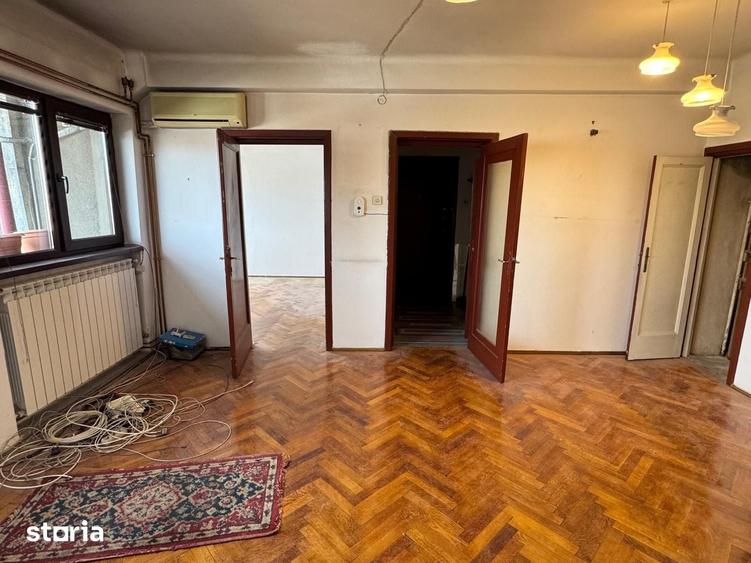 Apartament cu 3 camere în Calea Victoriei