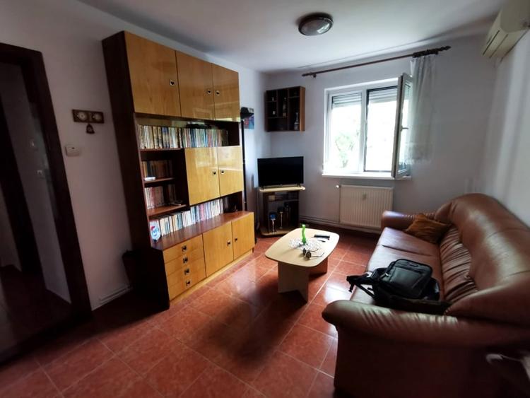 Apartament cu 4 camere semidecomandat, mobilat în Dacia