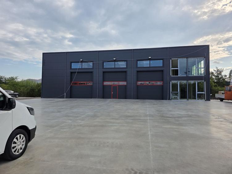 Teren de 3500 mp, în Manolești
