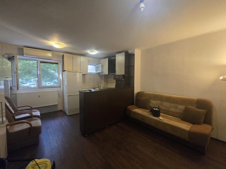 Apartament cu 2 camere decomandat în Berceni