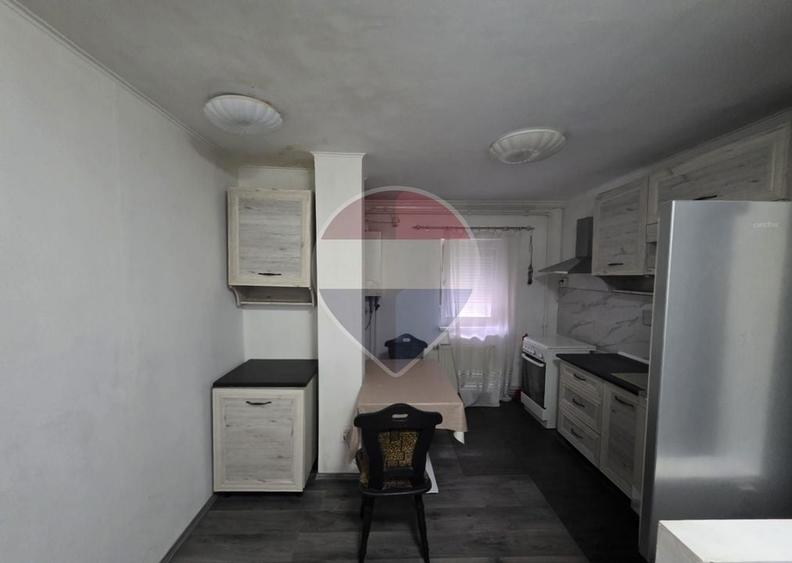 Apartament cu 2 camere semidecomandat, mobilat în Dâmbovița