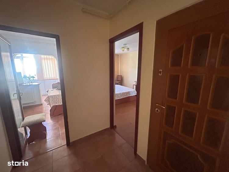 Apartament cu 3 camere decomandat în Exterior Vest
