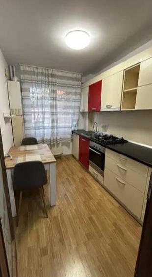 Apartament cu 2 camere semidecomandat, mobilat în Podu Roș
