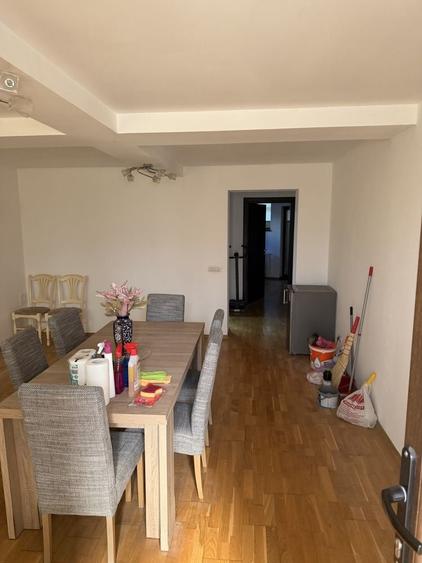 Apartament cu 3 camere decomandat în Exterior Vest