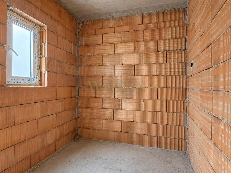 Apartament cu 4 camere semidecomandat în Mărăști