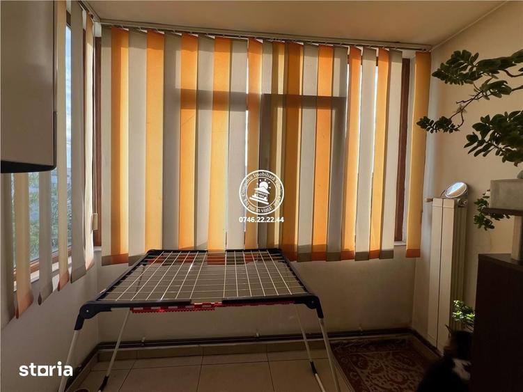 Apartament cu 3 camere decomandat în Nicolina