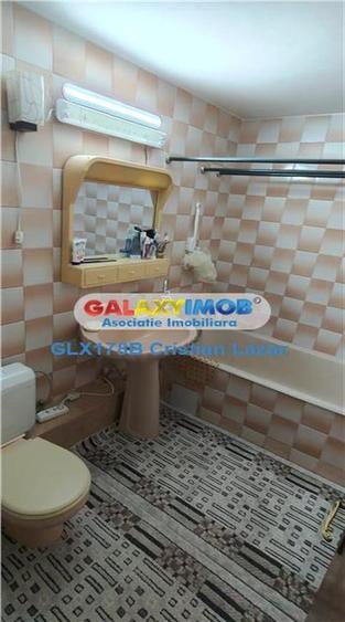 Apartament cu 4 camere semidecomandat în Crângași