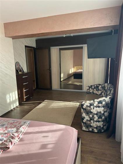 Apartament cu 4 camere decomandat în Obor