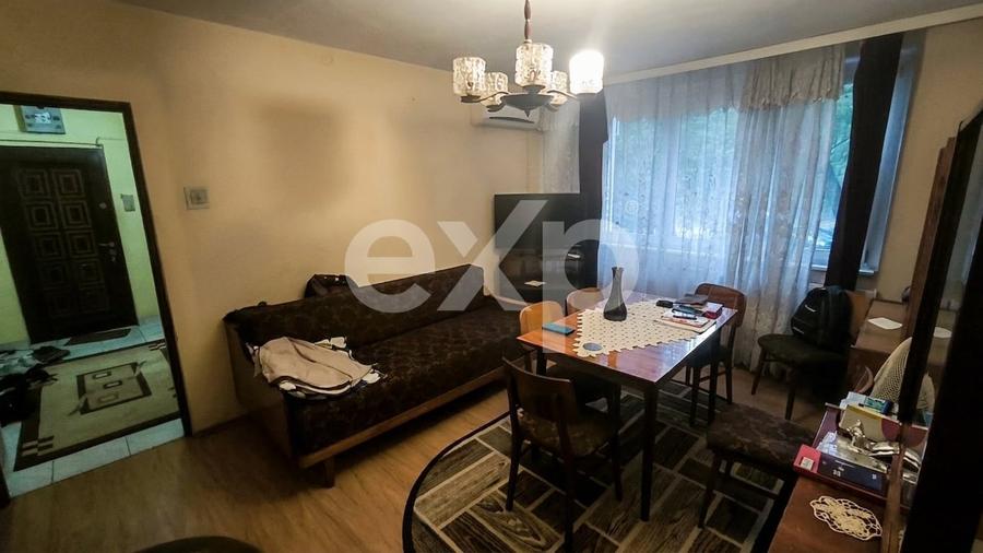 Apartament cu 3 camere semidecomandat în Negru Vodă