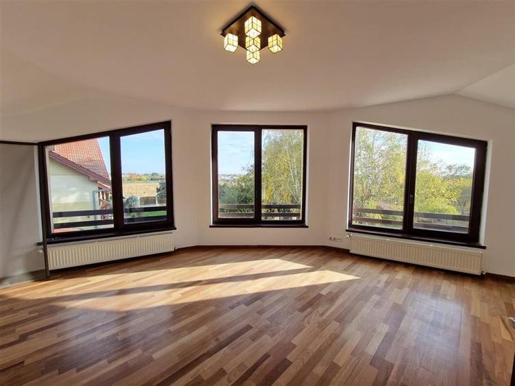 Casă individuală cu 8 camere cu Teren 2756 Mp în Sântandrei