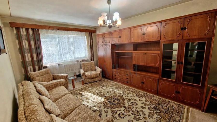 Apartament cu 4 camere decomandat, mobilat în Aradului