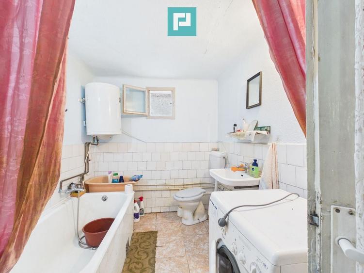 Casă individuală cu 6 camere cu Canalizare în Nord-Vest