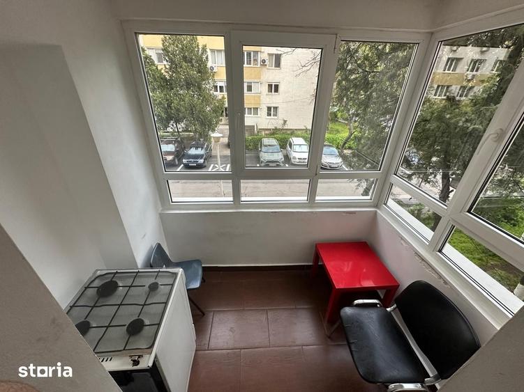 Apartament cu 3 camere decomandat în Titan