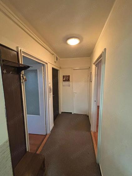 Apartament cu 3 camere semidecomandat în Dâmbu Pietros