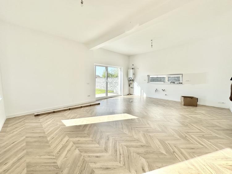 Duplex cu 4 camere cu Canalizare în Moșnița Nouă