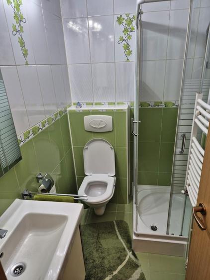 Apartament cu 3 camere semidecomandat în Hipodrom 2