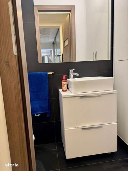 Apartament cu 3 camere semidecomandat în Colentina