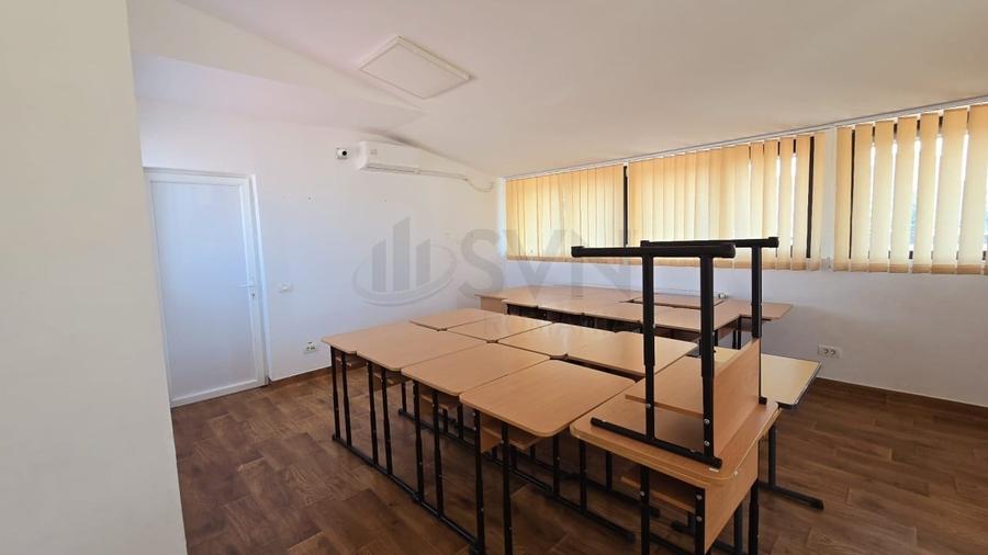 Casă individuală cu 13 camere cu Canalizare în Titulescu