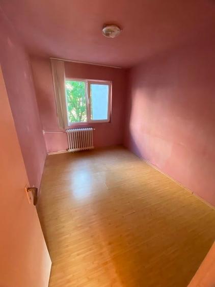 Apartament cu 3 camere semidecomandat în Șagului
