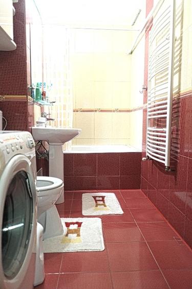 Apartament cu 5 camere decomandat, mobilat în Aurel Vlaicu