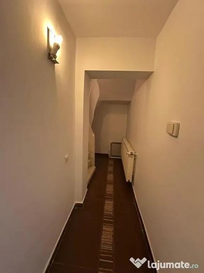 Apartament cu 5 camere decomandat în Panduri