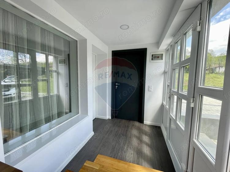 Casă cu 4 camere cu Teren 1397 Mp în Poiana