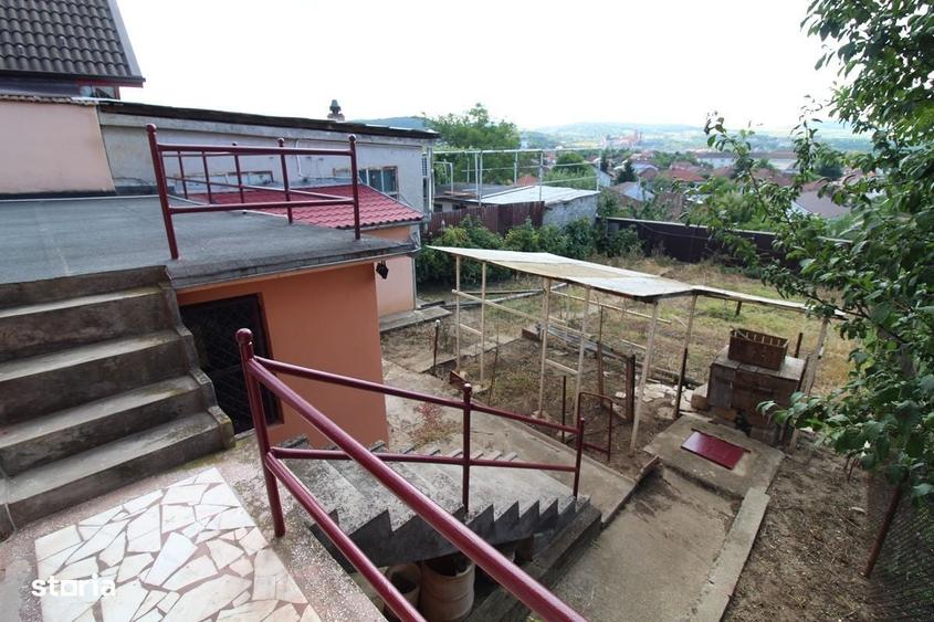 Casă cu 4 camere în Hunedoara