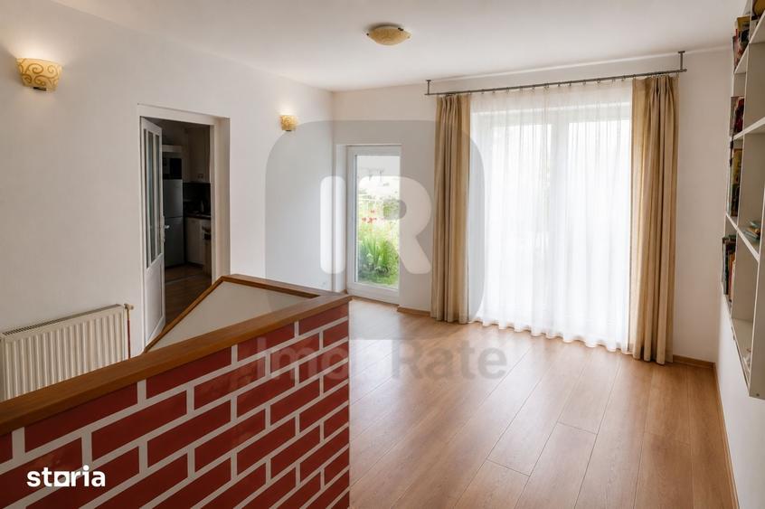 Casă cu 10 camere cu Teren 331 Mp în Moieciu