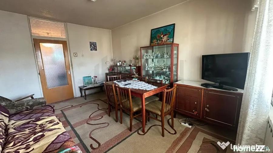 Apartament cu 3 camere decomandat în Aviației