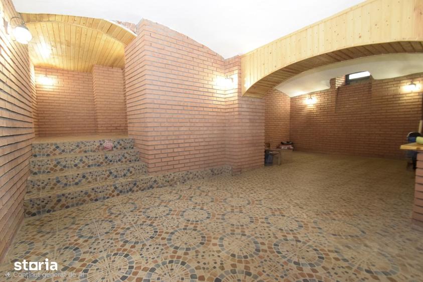 Casă cu 8 camere cu Teren 366 Mp în Calea București