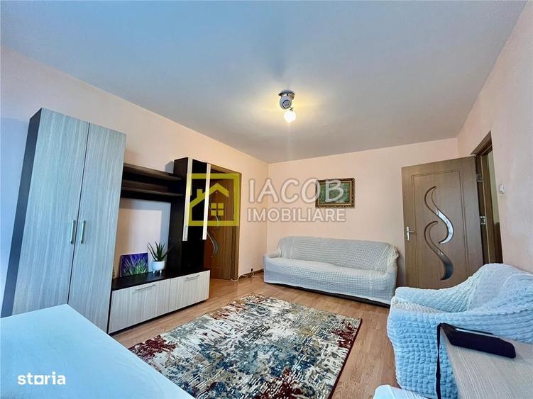 Apartament cu 2 camere semidecomandat, mobilat în Central