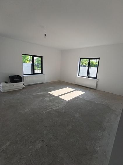 Casă cu 4 camere în Poarta Albă