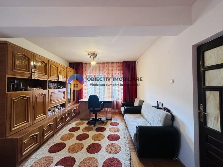 Casă cu 6 camere cu Teren 1584 Mp în Nord-Est