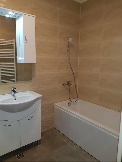 Apartament cu 3 camere decomandat în Exterior Vest
