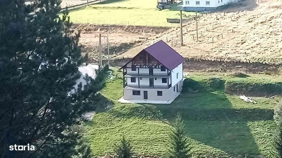 Casă cu 4 camere cu Teren 3808 Mp în Mestecăniș