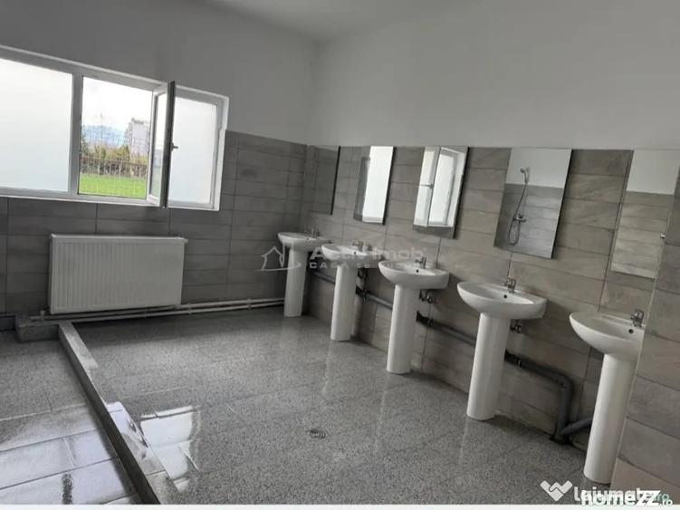 Casă cu 20 camere cu Teren 300 Mp în Central