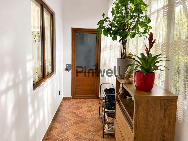 Casă individuală cu 8 camere cu Canalizare în Sud-Vest