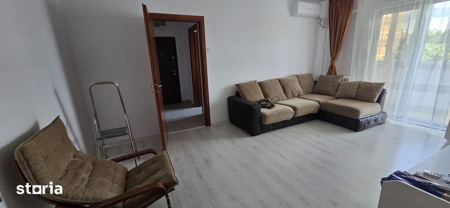 Apartament cu 2 camere decomandat în Titan