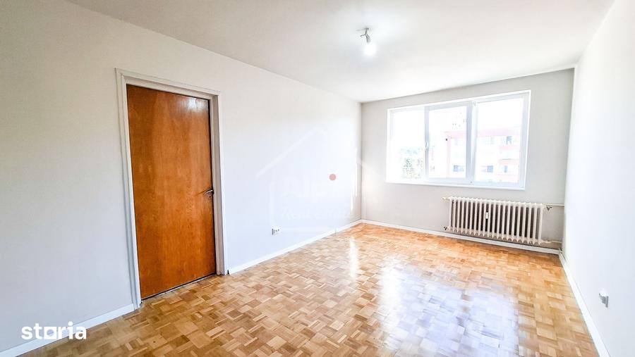 Apartament cu 2 camere semidecomandat în Centrul Civic