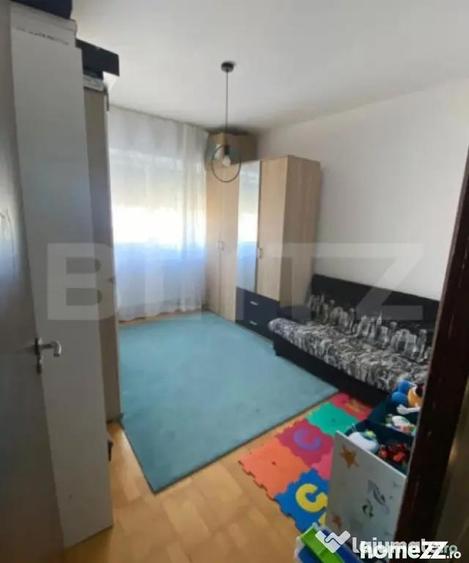 Apartament cu 3 camere decomandat în Soarelui
