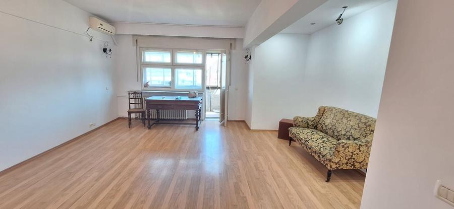 Apartament cu 3 camere decomandat în Cișmigiu